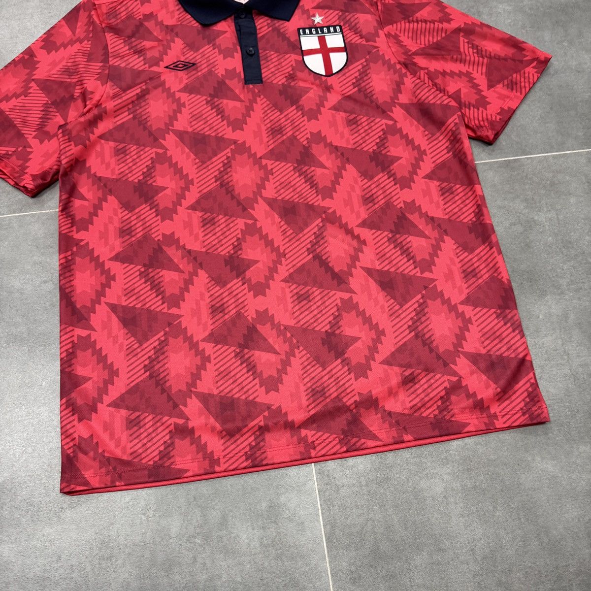 Umbro Umbro England National Team 2018 Retro Soccer Jersey Size L Size US L / EU 52-54 / 3 - 4 Thumbnail
