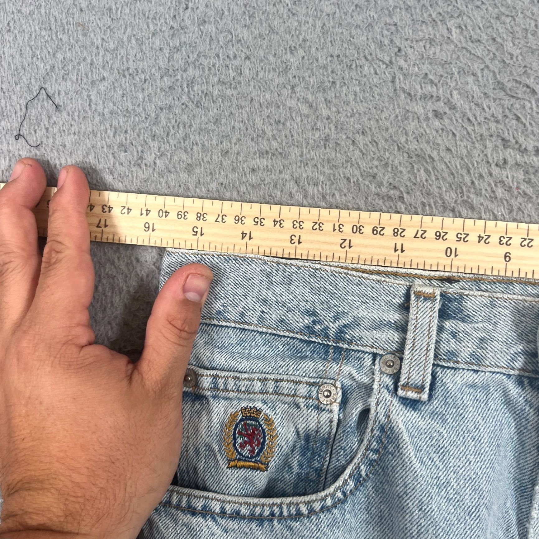 Tommy Hilfiger VINTAGE Tommy Hilfiger Jeans 31x26 Blue Relaxed Tapered Light Wash Denim Mens Size US 31 - 6 Thumbnail