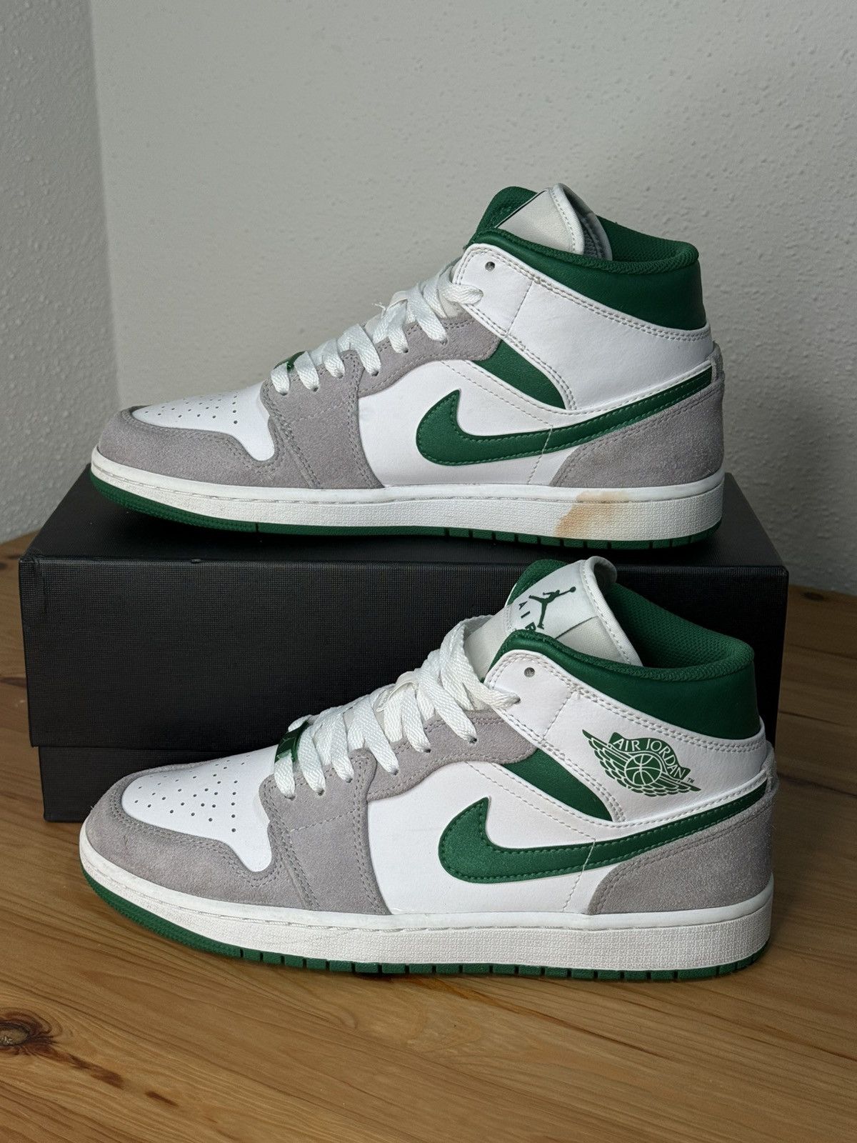 Jordan Brand Nike Air Jordan 1 Mid Grey Green Size US 9.5 / EU 42-43 - 5 Thumbnail