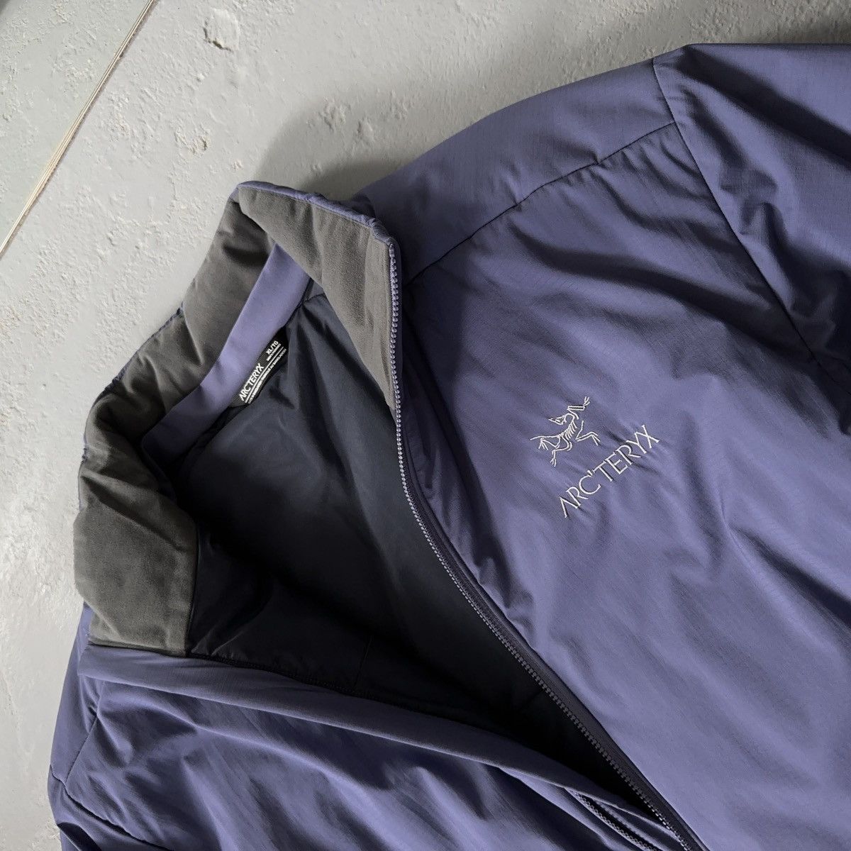 Arc'teryx Arc'Teryx Atom Ar Jacket Multiverse Violet X000005098 Size US XL / EU 56 / 4 - 2 Thumbnail