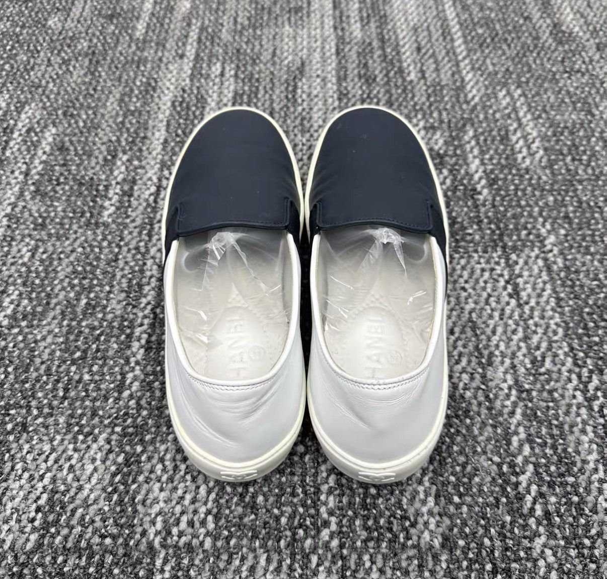 Chanel Chanel Blue & White Colorblock Slip-On Sneakers J42 Size US 7.5 / IT 37.5 - 3 Thumbnail