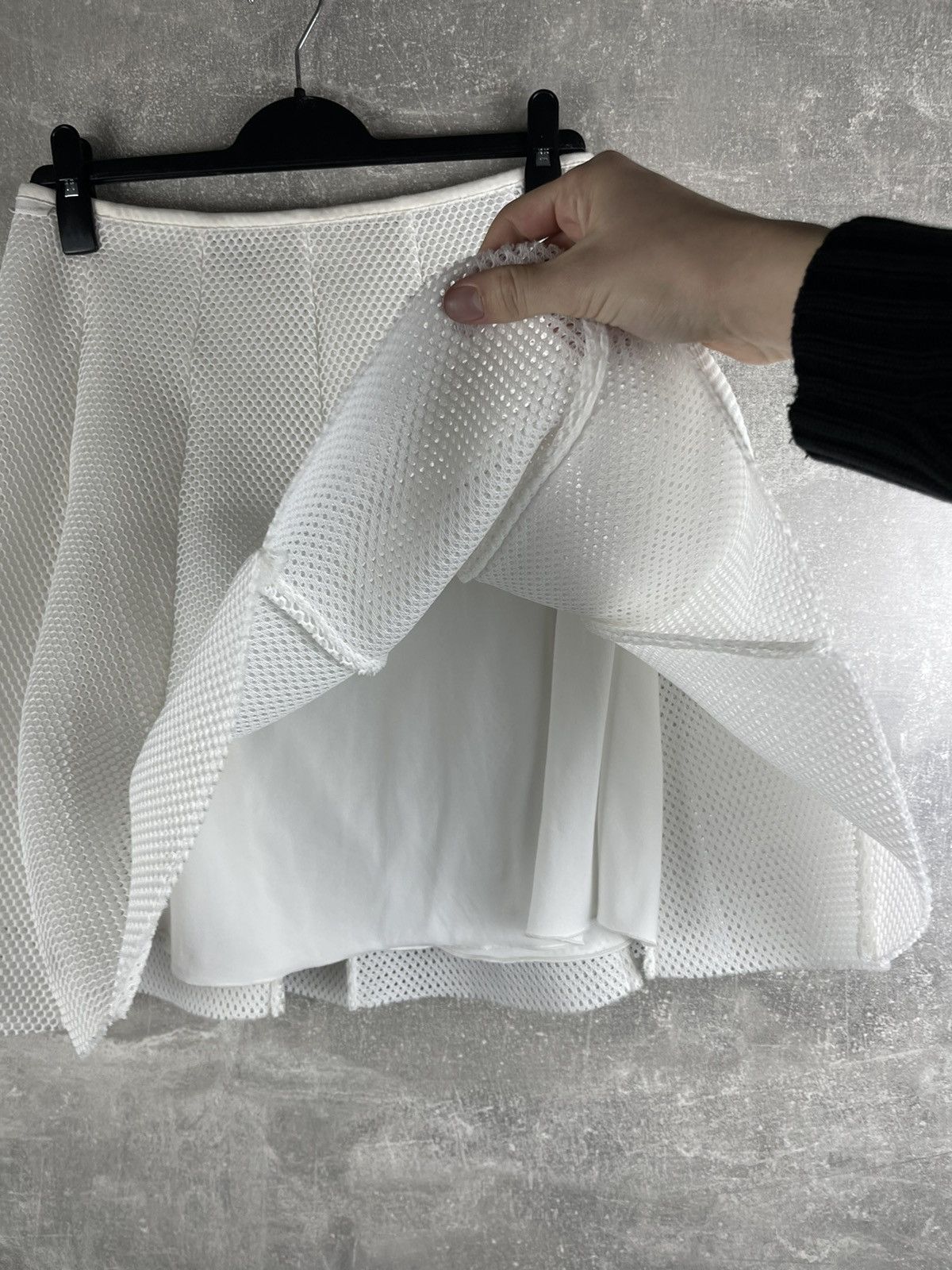 Moncler Moncler Rare White Textured Mesh Flared A Line Skirt Size 30" / US 8 / IT 44 - 5 Thumbnail
