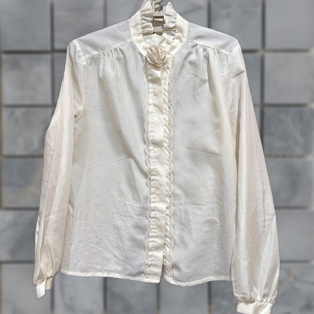 Vintage VINTAGE Alice Stuart Blouse Women Size 12 Ivory Small Stain Victorian Camisole Style Shirt Ladies Casual Business 12 Womens Size XL / US 12-14 / IT 48-50 - 1 Thumbnail