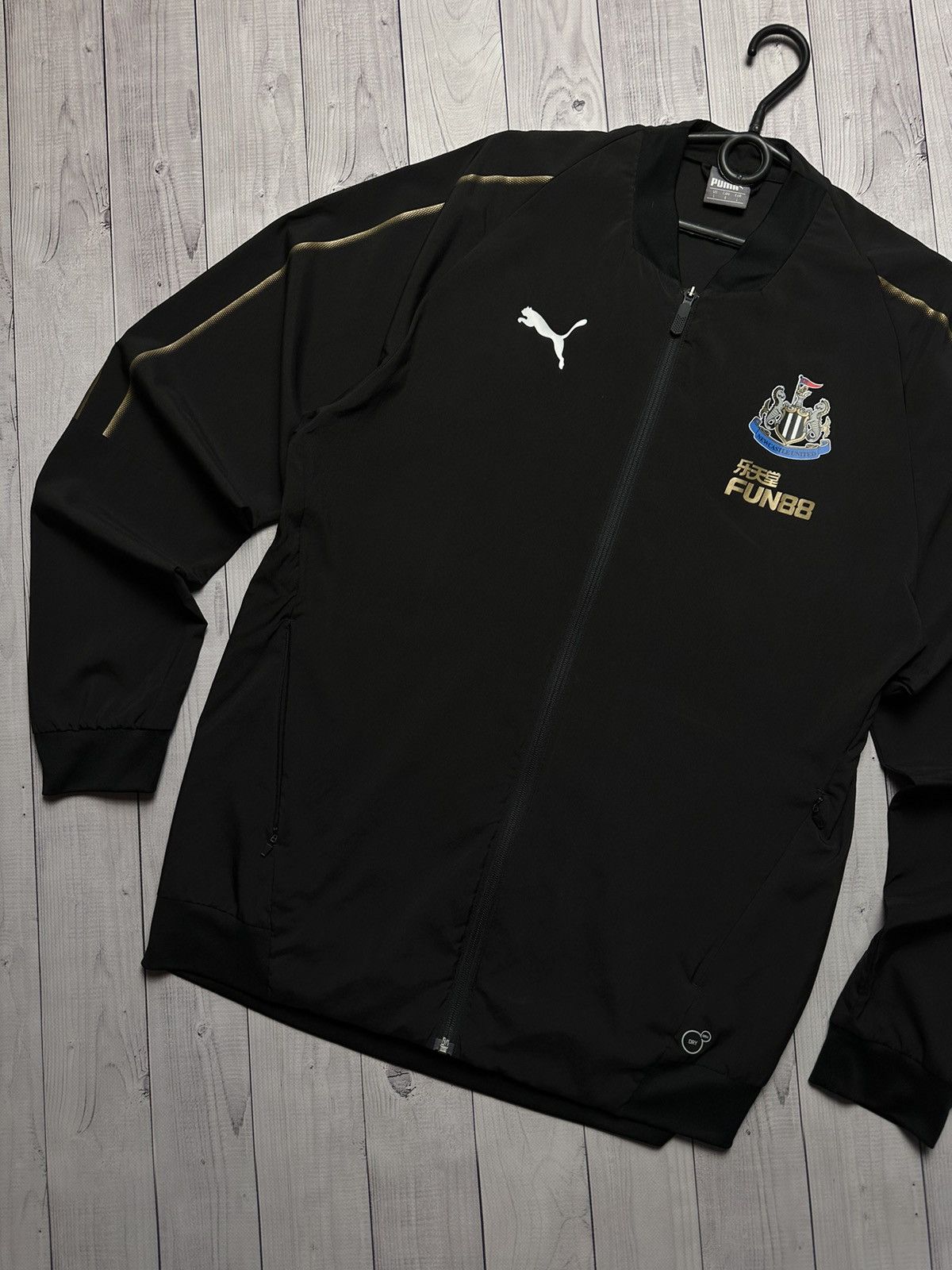 Puma × Vintage Vintage puma New Castle United soccer jacket size L logo Size US L / EU 52-54 / 3 - 2 Thumbnail