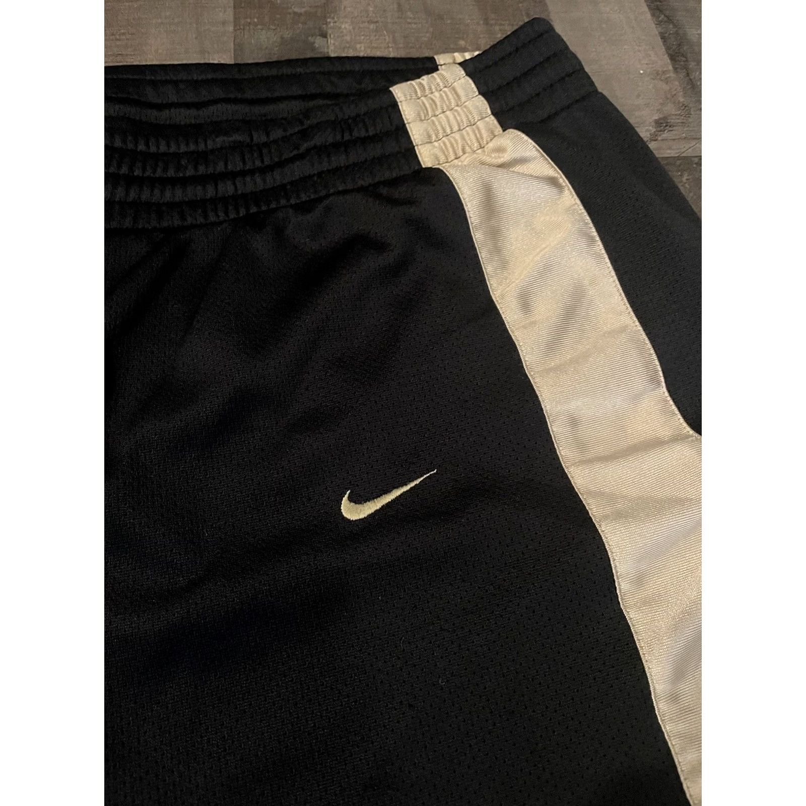 Nike Item Specifications: Country of Origin: Italy Size US 36 / EU 52 - 2 Thumbnail