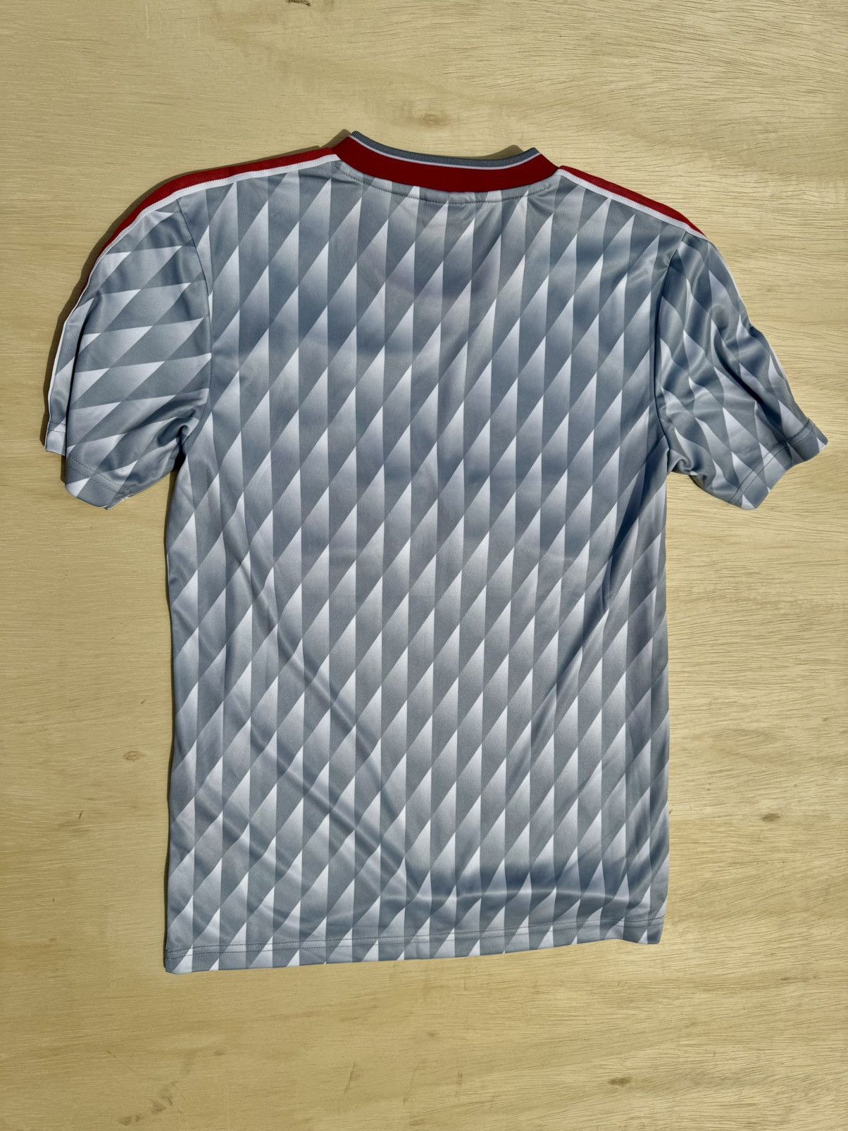 Vintage 1991 Candy FC Liverpool Retro Silver Soccer Jersey Size US S / EU 44-46 / 1 - 8 Thumbnail