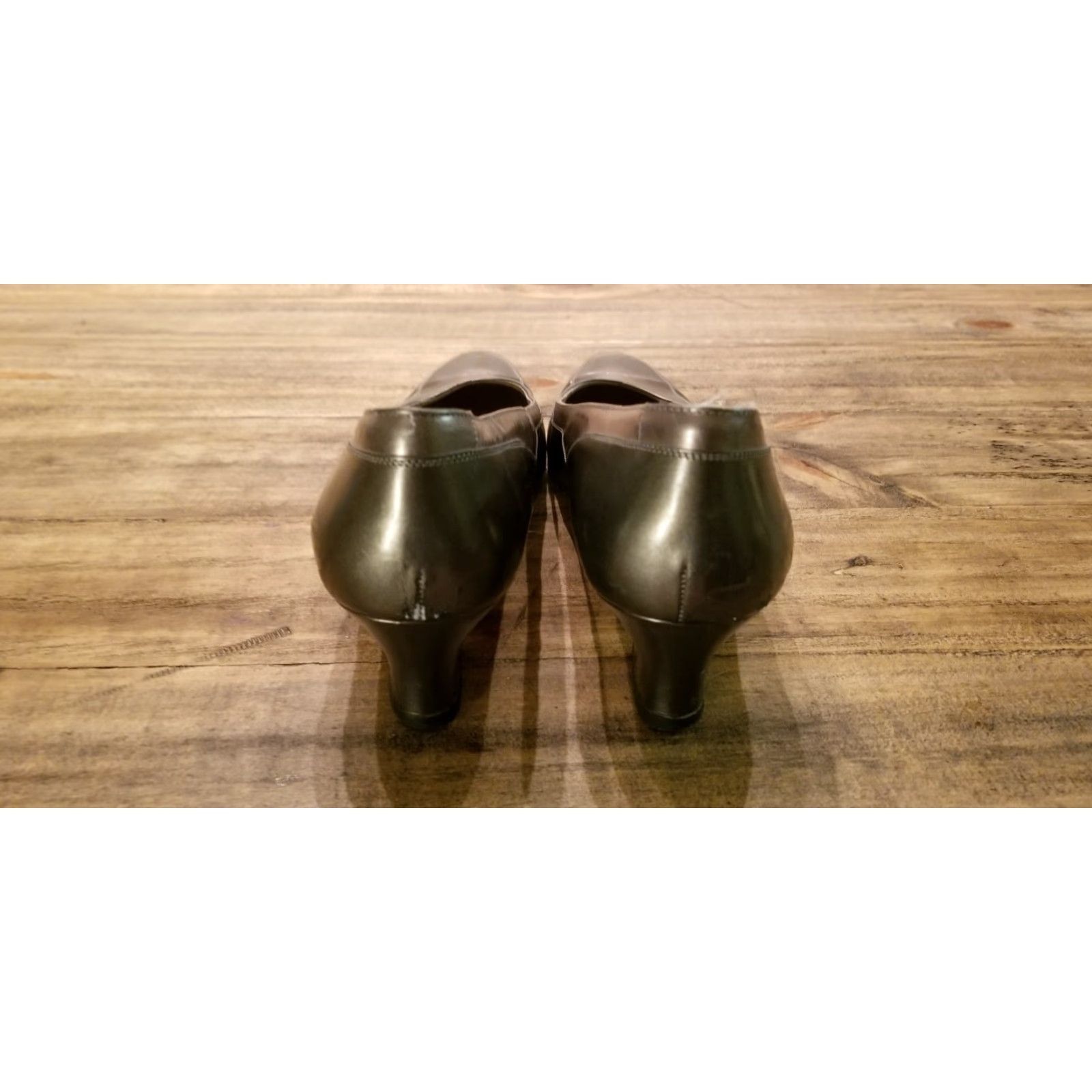 Salvatore Ferragamo VINTAGE SALVATORE FERRAGAMO Vara Gold Silver Two Tone CLASSIC PUMPS WOMEN US 7 AA Leather Heel Narrow Bow Style Pumps Size US 7 / IT 37 - 3 Thumbnail