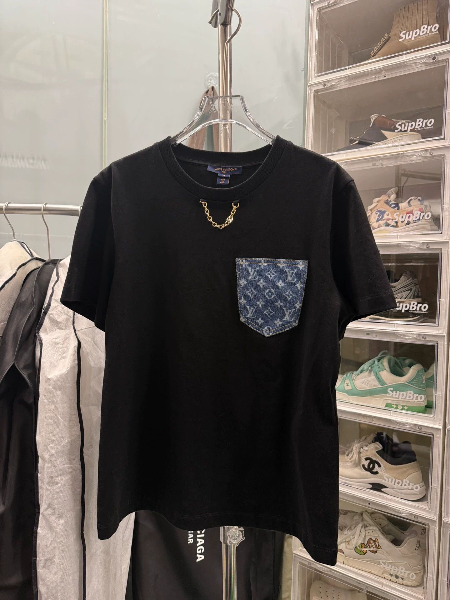 Louis Vuitton Louis Vuitton monogram logo pocket short-sleeved t-shirt Size M / US 6-8 / IT 42-44 - 1 Thumbnail