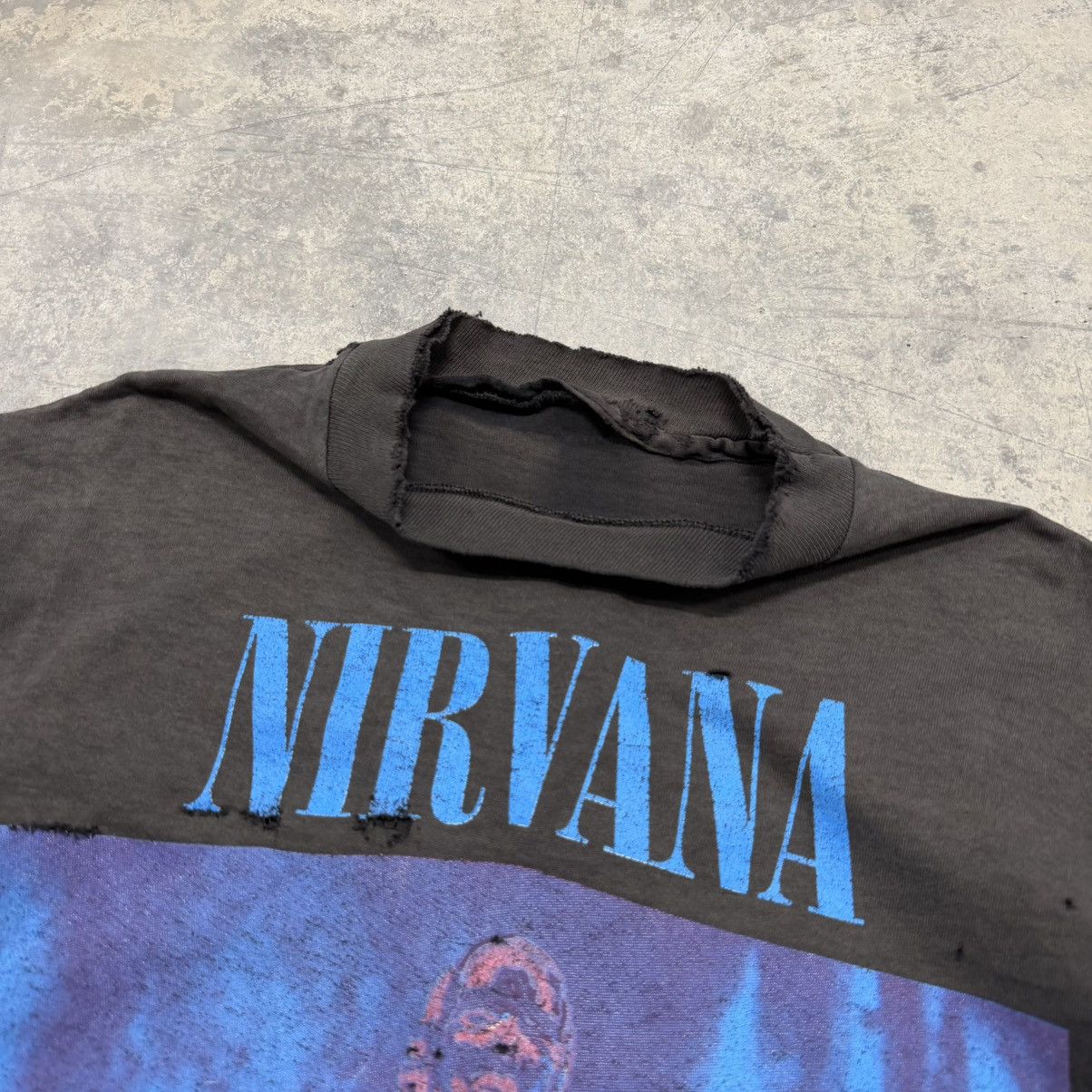 Vintage 1992 Vintage Nirvana Sliver Faded Thrashed Band Tee Size US L / EU 52-54 / 3 - 5 Thumbnail