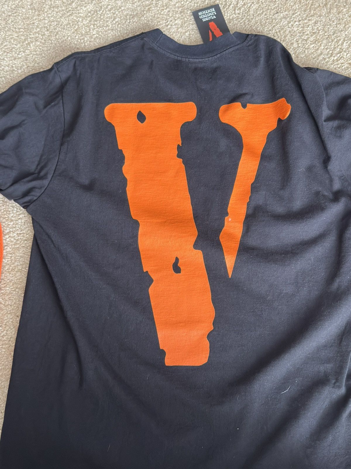 Vlone Vlone black orange logo tee size Large Size US L / EU 52-54 / 3 - 1 Thumbnail