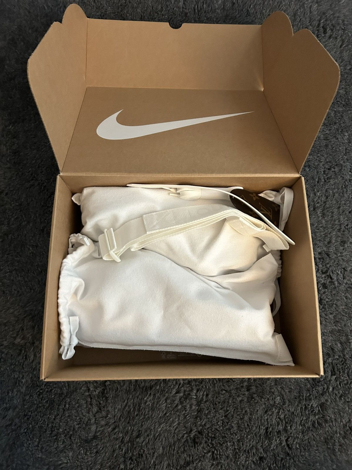 Louis Vuitton Louis Vuitton Nike White Monogram Low Top Air Force 1 Size US 9 / EU 42 - 22 Thumbnail