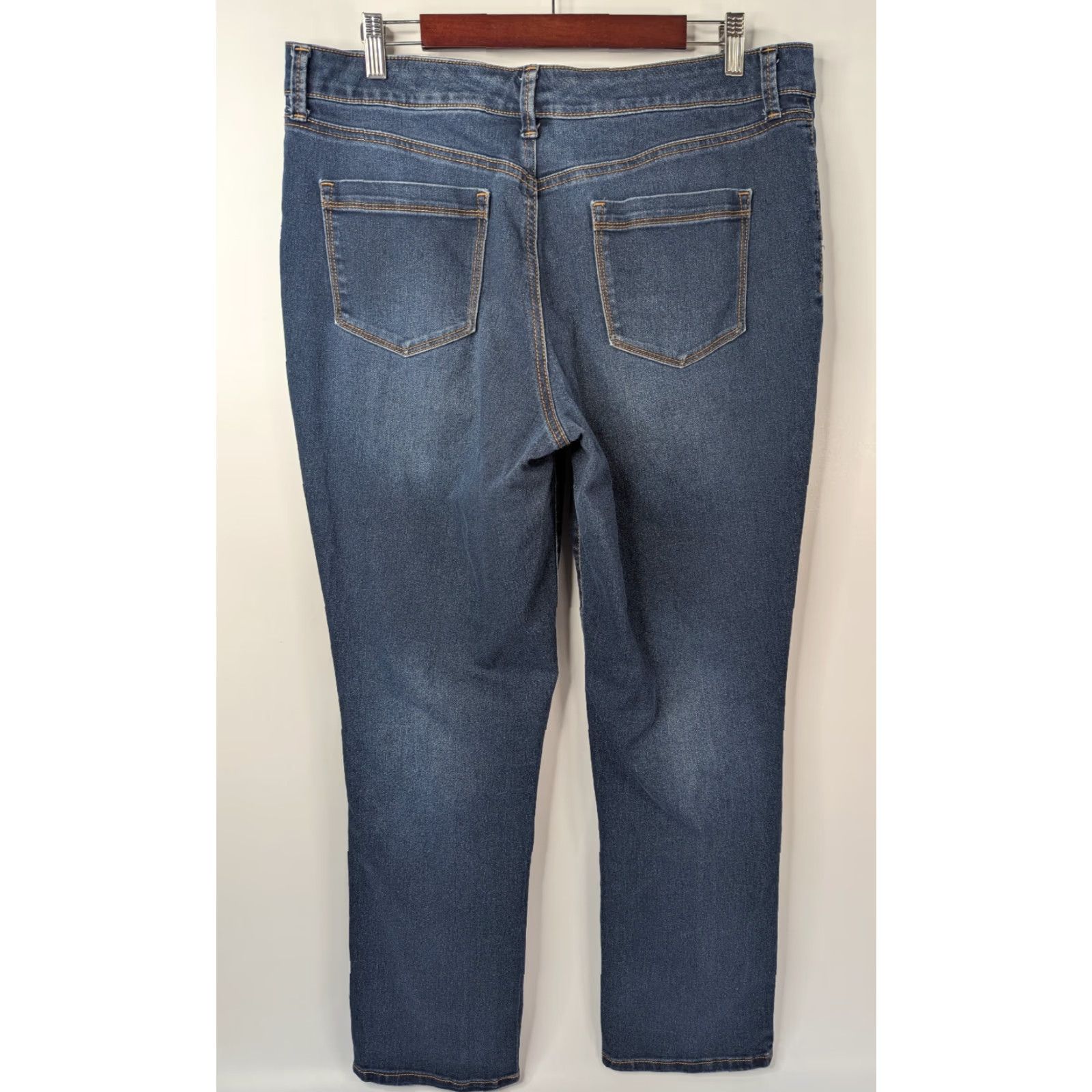 Vintage Bandolino Jeans Size 16 Womens Amy High Rise Medium Wash Blue Denim Stretch Size 38" / US 16 / IT 52 - 3 Thumbnail