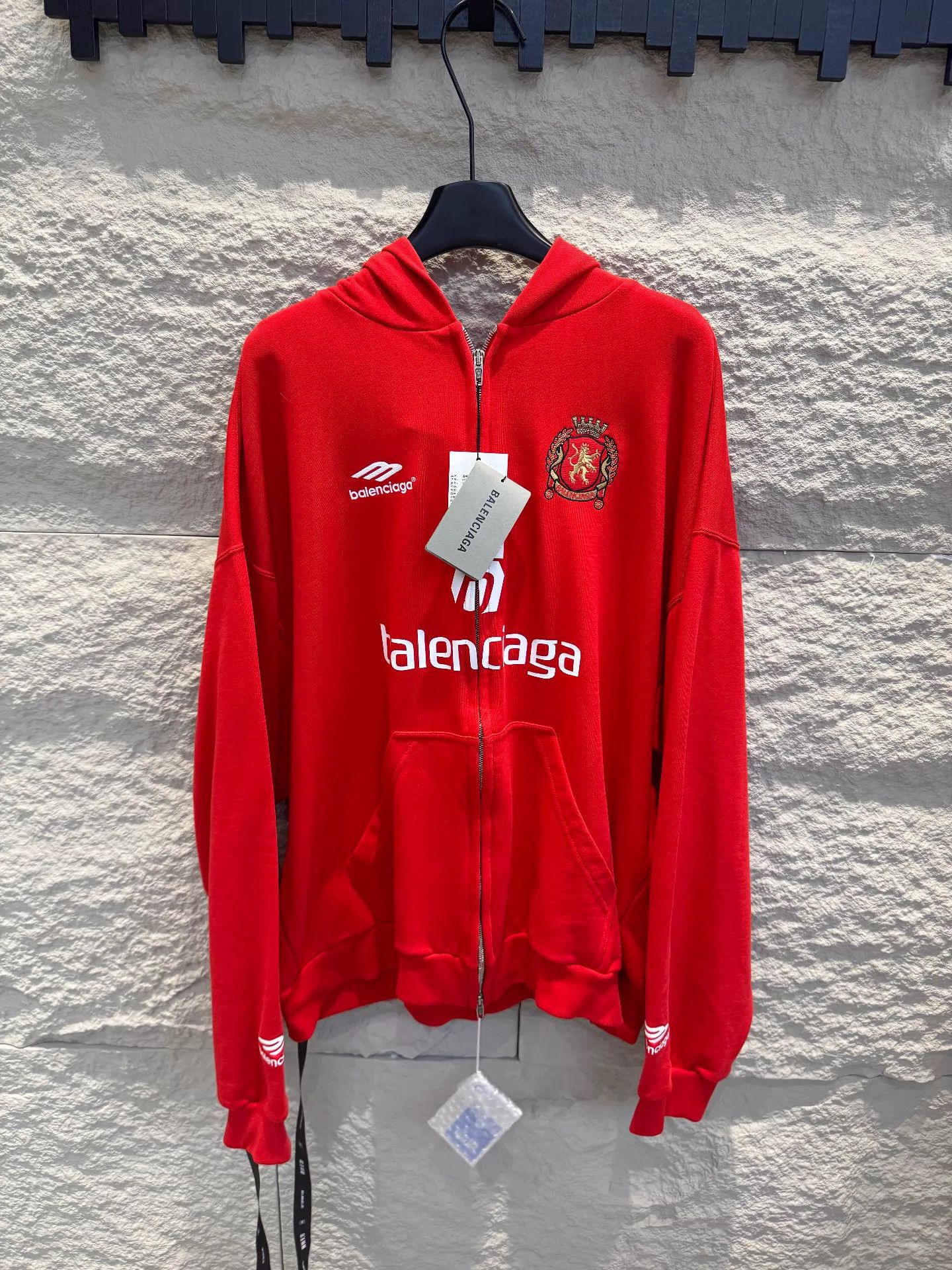 Balenciaga Balenciaga x Manchester United Red Zip Hoodie Unisex M Size US M / EU 48-50 / 2 - 1 Thumbnail
