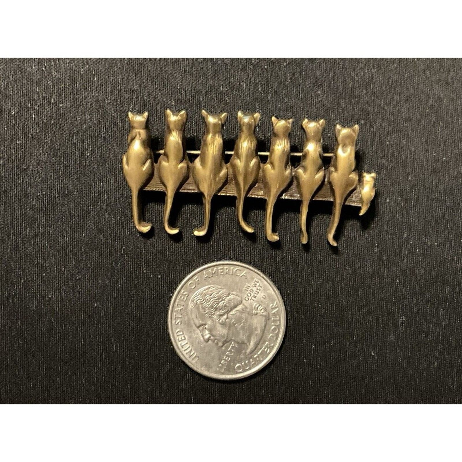 Other Museum Of Fine Arts Cats Sitting On Bar Gold Tone Brooch Size ONE SIZE - 3 Thumbnail