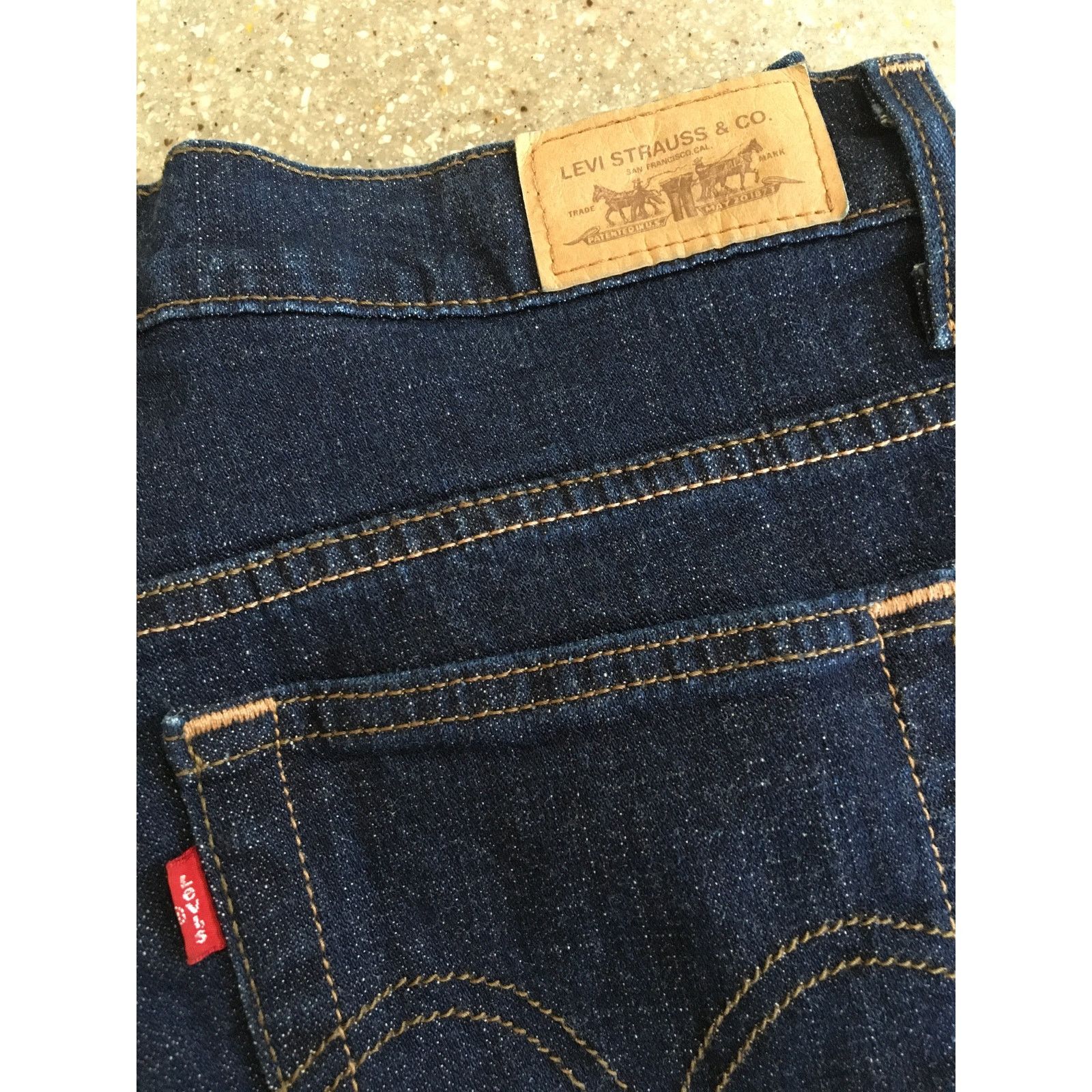 Levi's Levi’s 515 Size 8 Cuffed Jean Shorts, Mid Rise Dark Wash Size 30" / US 8 / IT 44 - 3 Thumbnail