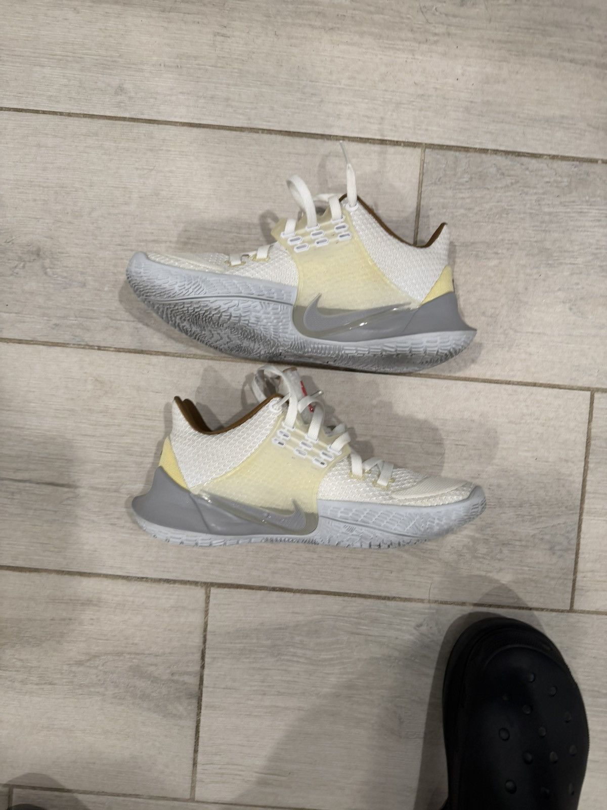Nike Kyrie Sandy Size US 10 / EU 43 - 4 Thumbnail
