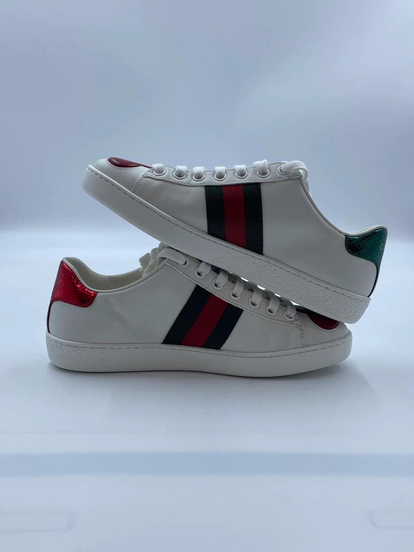 Gucci Gucci ACE Heart Pattern & Embroidered Bee Sneakers K2 Size US 4 / IT 34 - 4 Thumbnail