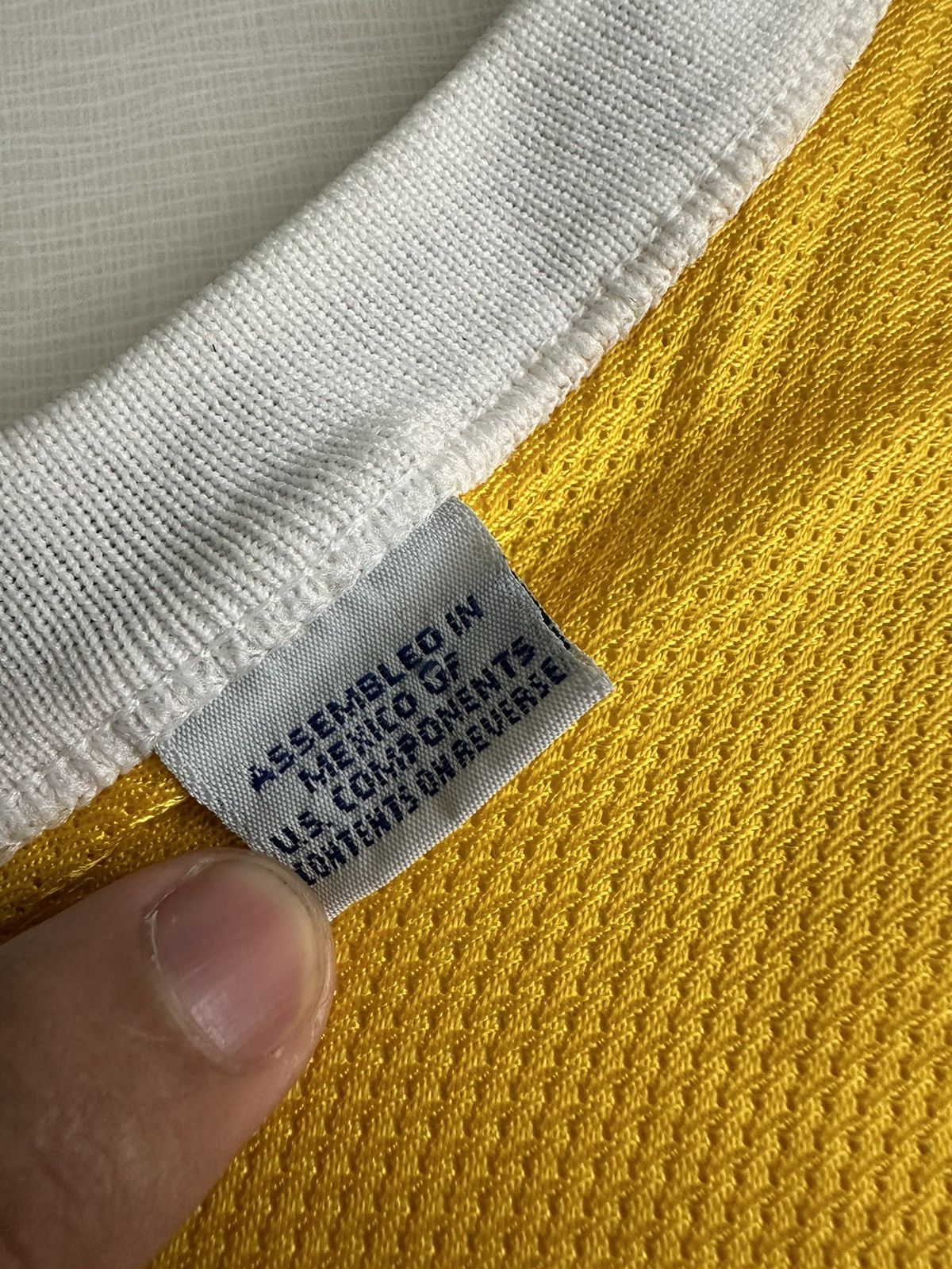 Champion × NBA × Vintage Rare Eddie Jones Vintage 90s Lakers Champion Jersey #25 Size US L / EU 52-54 / 3 - 7 Thumbnail