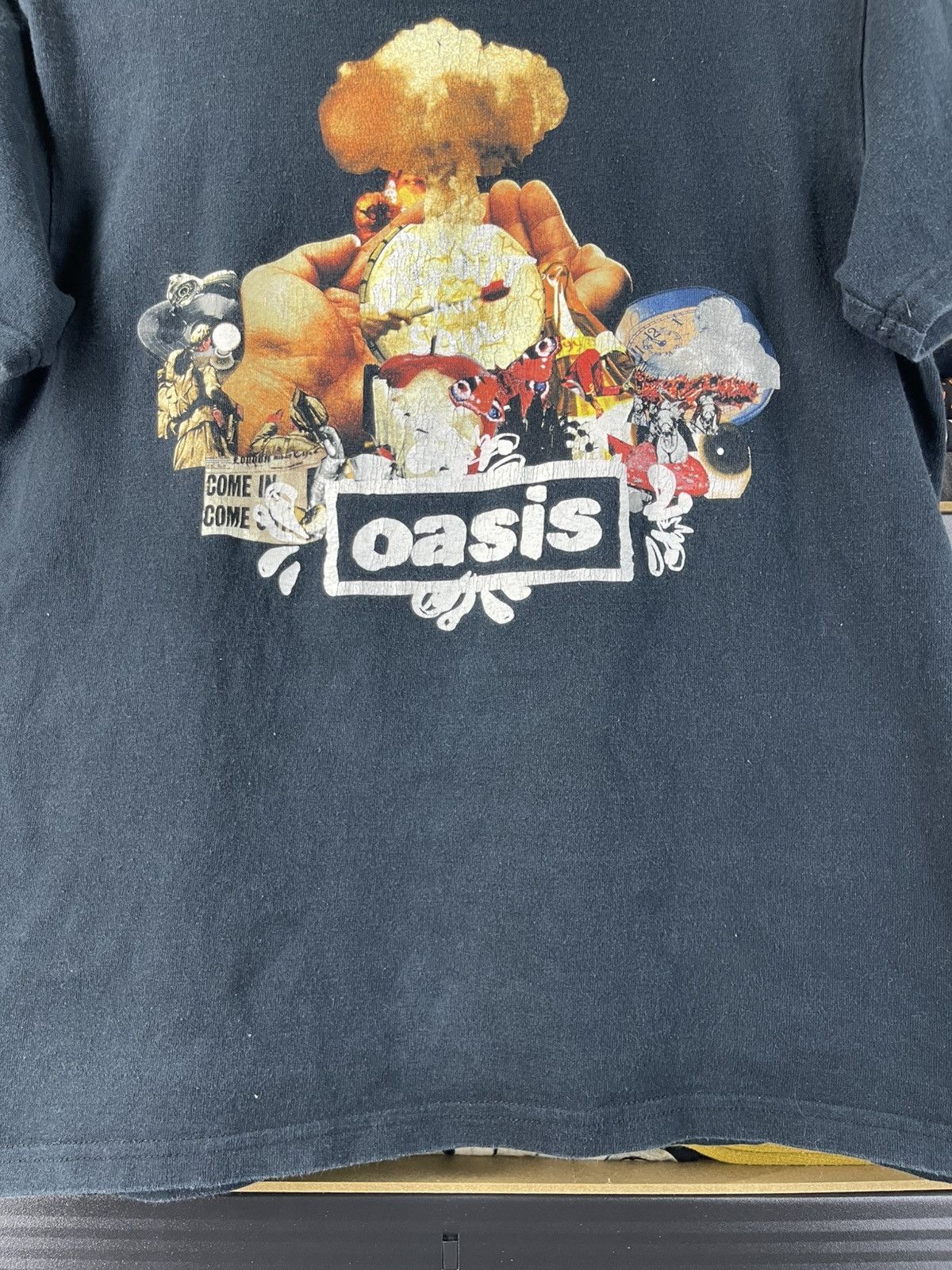 Band Tees 2000s vintage Oasis Dig Out Your Soul Atomic Collage t-shirt Size US M / EU 48-50 / 2 - 3 Thumbnail