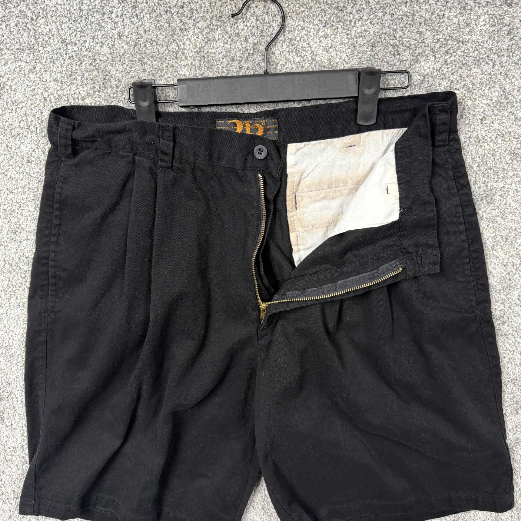 Vintage VINTAGE 212 Degrees Chino Shorts Mens 35x8 Black Pleated Skater Streetwear Size US 35 - 6 Thumbnail