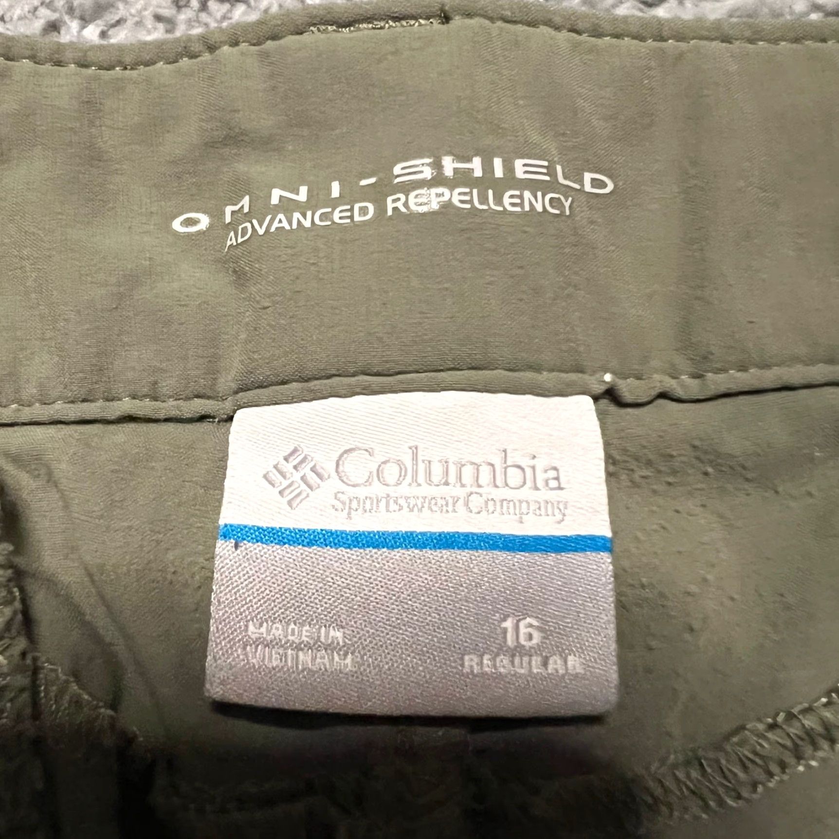 Vintage Columbia Pants Womens 16 Green Zip Off Convertible Shorts Hiking Nylon Cargo Women 16 Green Zip Off Convertible Hiking Nylon Size 38" / US 16 / IT 52 - 6 Thumbnail