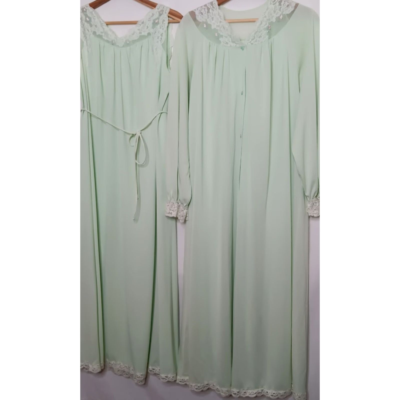 Vintage VINTAGE Shadowline Shadowline Peignoir Nightgown Set Medium 2 Piece Long Green Lace Sexy Vintage Nightgown Green Maxi Eveningwear Intimates Womens Size ONE SIZE - 2 Thumbnail