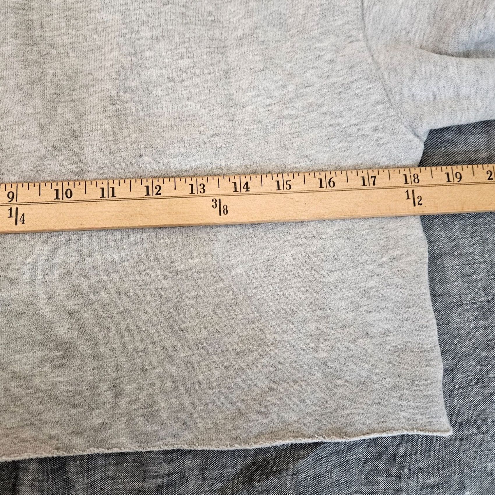 TNA Aritzia TNA Cozy Fleece Women's XS Cropped Sweatshirt Gray Pullover Crew Neck All Seasons Long Sleeve Raglan Sleeve Logo Sweatshirt Women XS Gray Size XS / US 0-2 / IT 36-38 - 7 Thumbnail