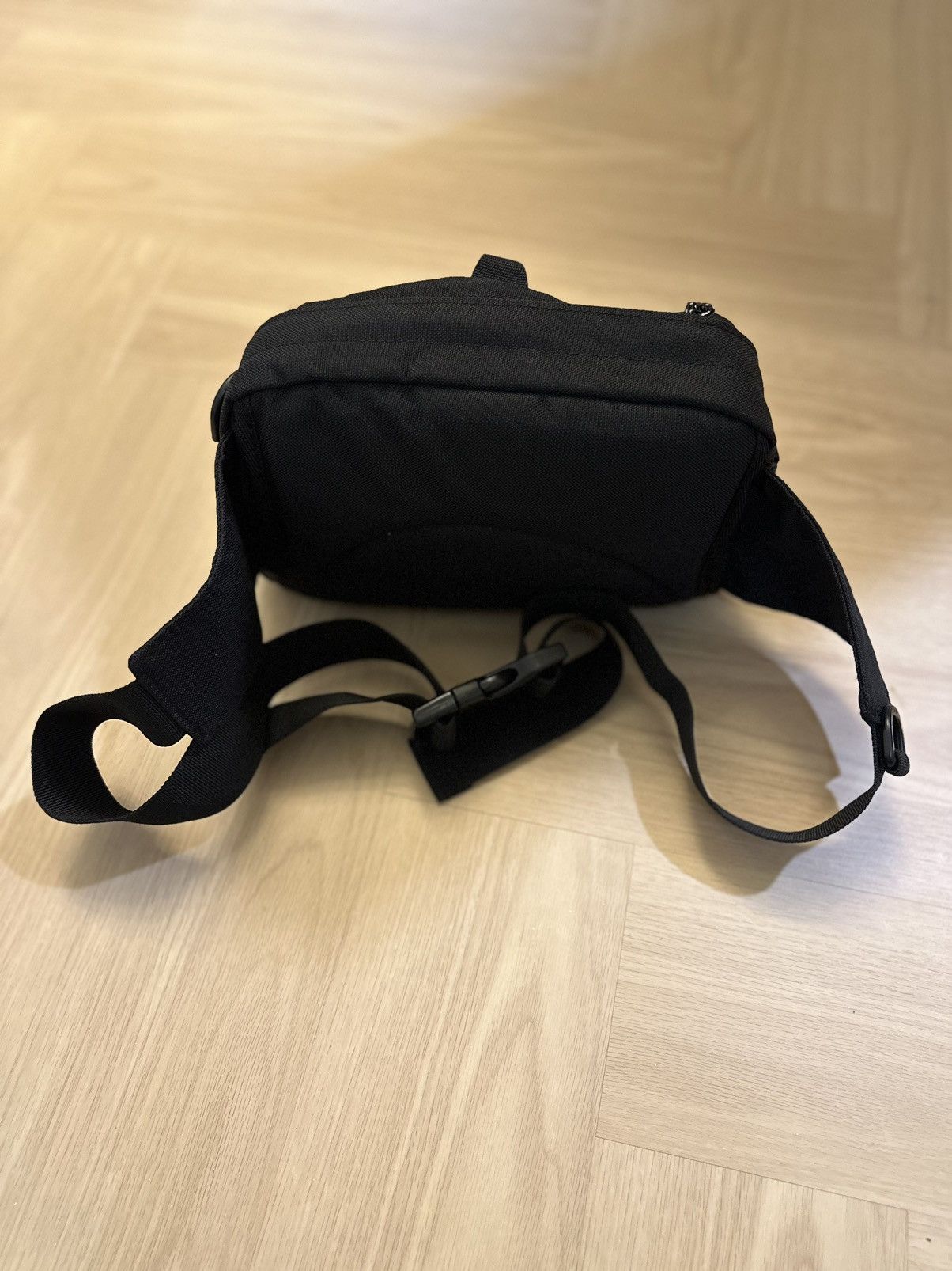 Nike × Vintage Vintage Y2K Nike Crossbody Size ONE SIZE - 8 Thumbnail