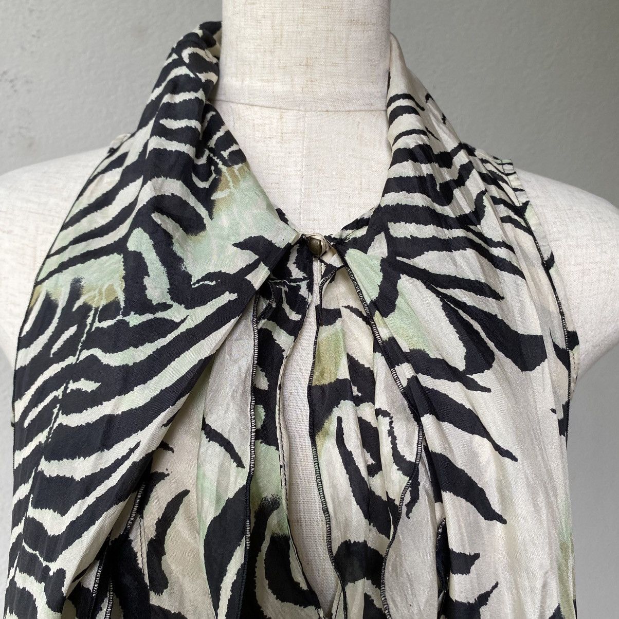 Max Mara MaxMara Zebra Print Sleeveless Bow Blouse Size M / US 6-8 / IT 42-44 - 6 Thumbnail