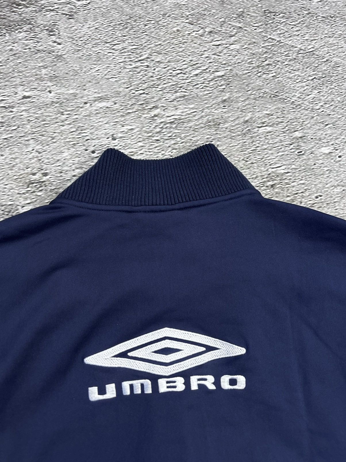 Umbro Umbro vintage track jacket zip sweatshirt navy big logo Y2K Size US L / EU 52-54 / 3 - 10 Thumbnail