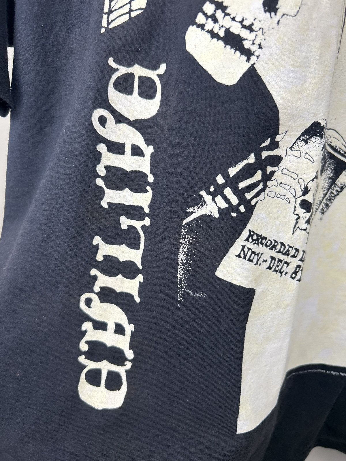 Band Tees Vintage 2005 Misfits Evilive Fangs Euro Promo T Shirt Size US XL / EU 56 / 4 - 11 Thumbnail
