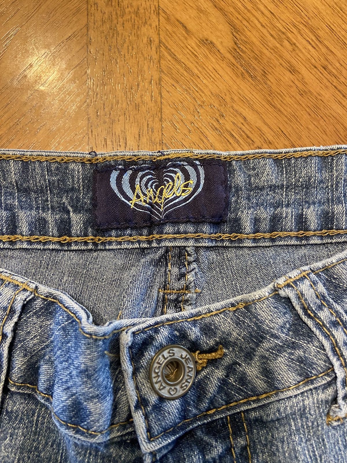 Other Vintage Angels embroidered jean capris Size 28" / US 6 / IT 42 - 3 Thumbnail