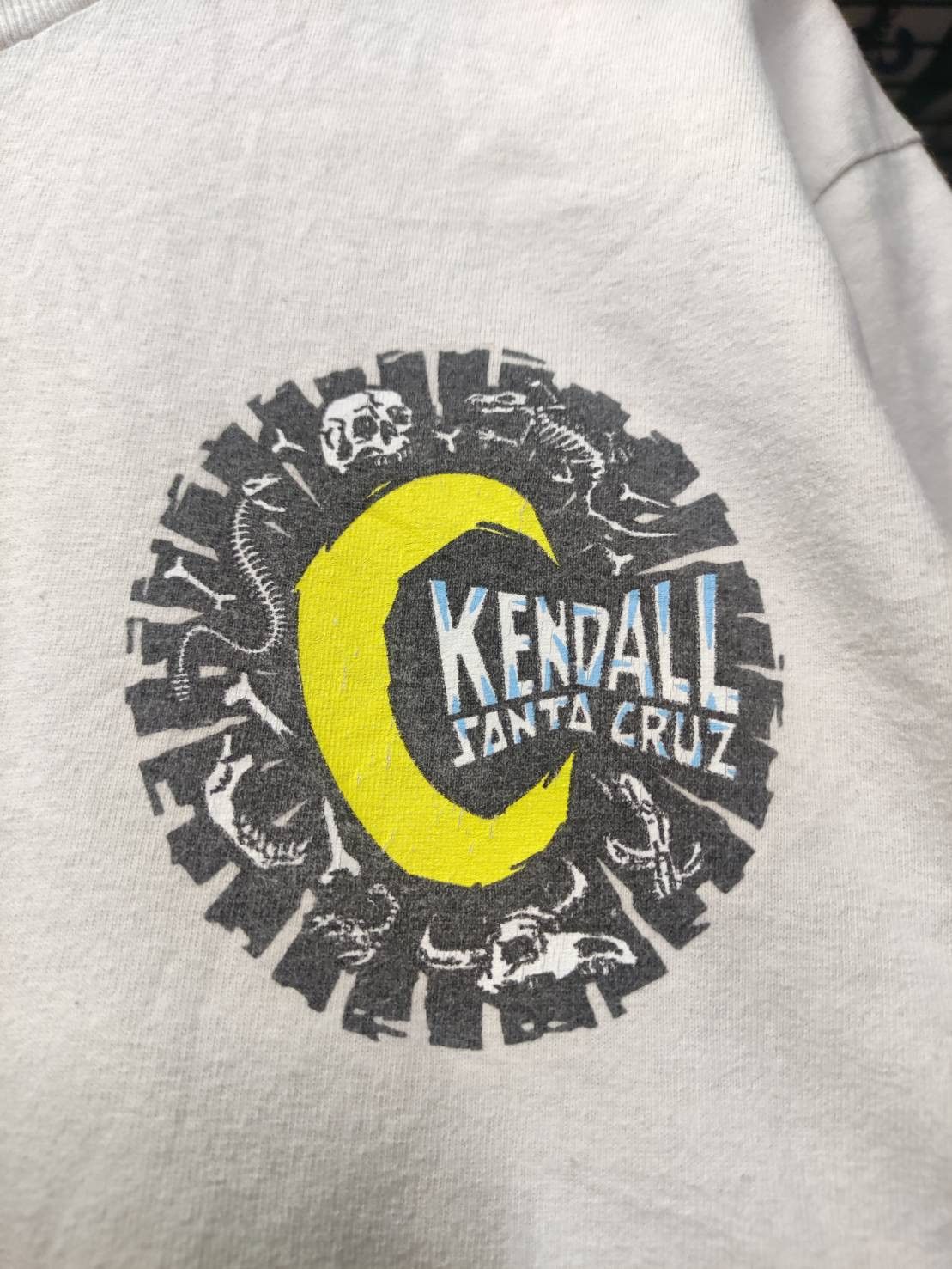 Santa Cruz Skateboards Vtg 00's Santa Cruz x Jeff Kendall " Kendall Wolf " T-Shirt Size US M / EU 48-50 / 2 - 3 Thumbnail