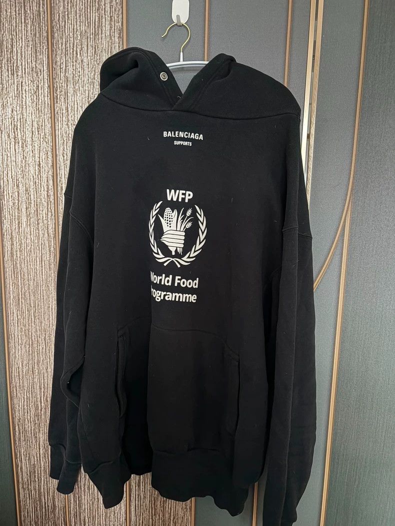 Balenciaga Balenciaga World Food Programme Logo Hoodie Size US S / EU 44-46 / 1 - 1 Thumbnail