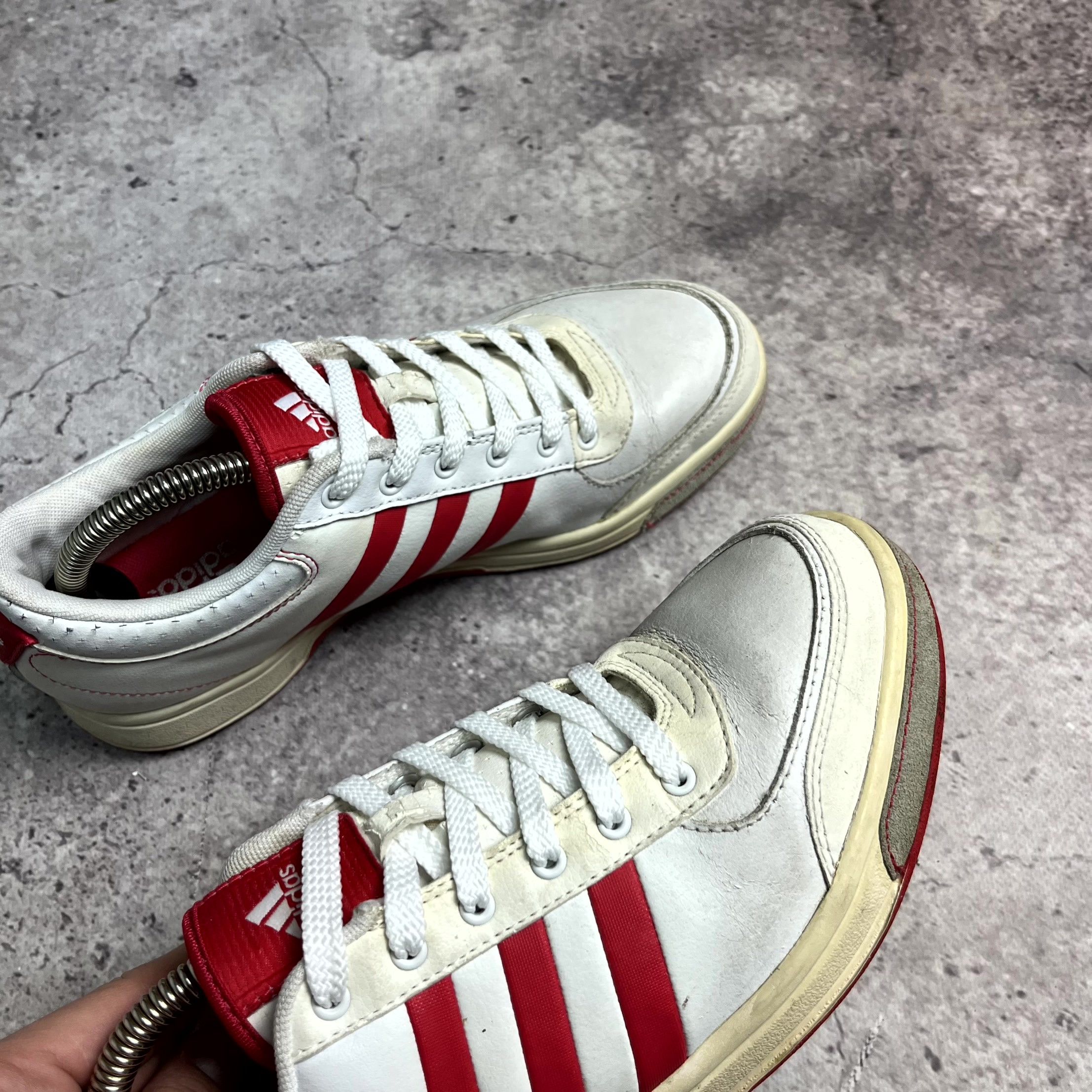 Adidas Y2K Adidas White Leather Low Top Sneakers Size US 7 EU 38 Size US 7 / IT 37 - 9 Thumbnail
