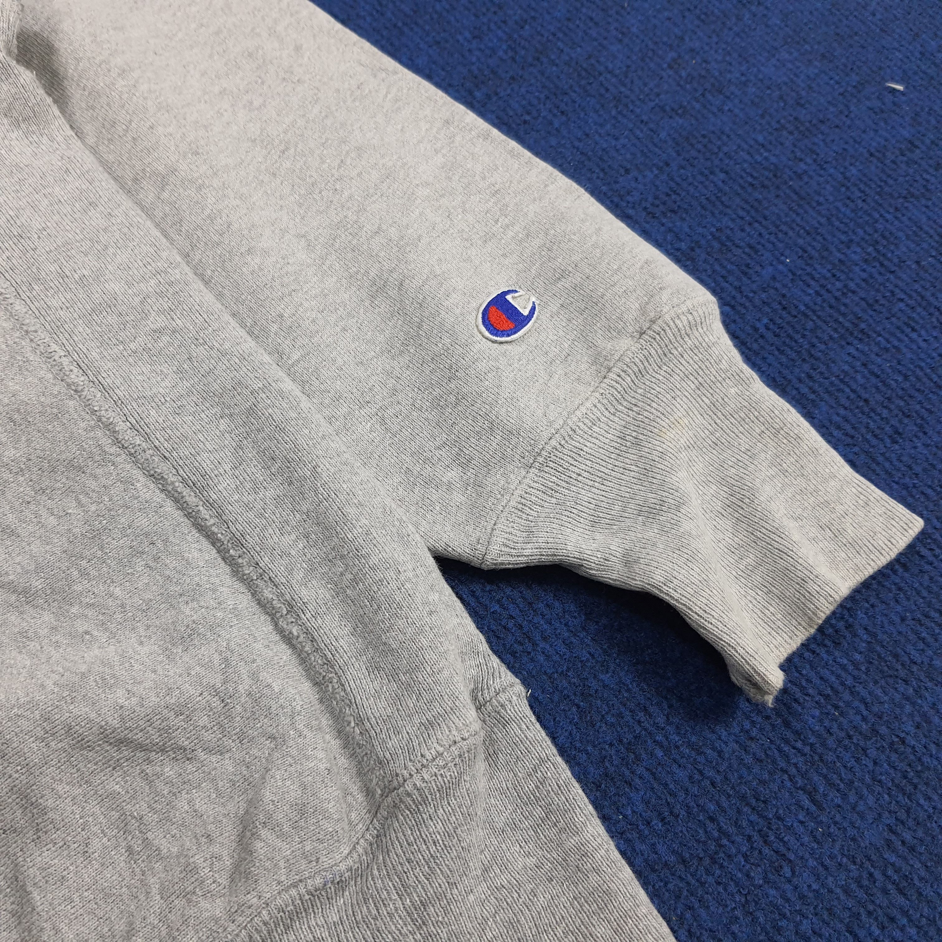 Champion × Vintage Vintage Champion Small Logo Sweatshirts Size US S / EU 44-46 / 1 - 3 Thumbnail
