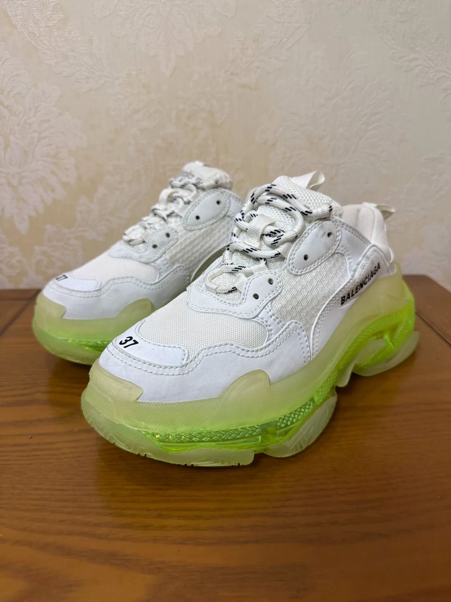 Balenciaga Balenciaga Glow Green Lowtop Sneakers us_7 Women Size US 7 / IT 37 - 1 Thumbnail