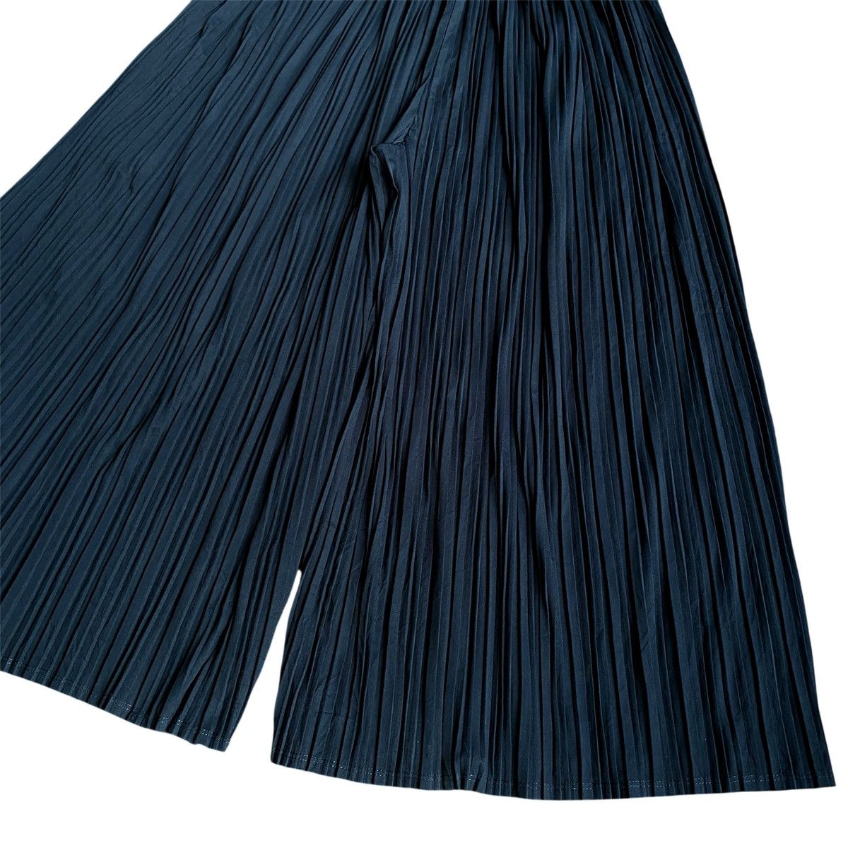 Issey Miyake × Japanese Brand × Vintage RareJapanese Brand Gu Pleats Ultra Wide Issey Style Pants Size US 32 / EU 48 - 2 Thumbnail