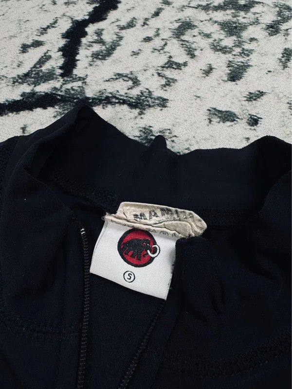 Mammut Mammut black cycling sports jersey with S logo Size US S / EU 44-46 / 1 - 5 Thumbnail