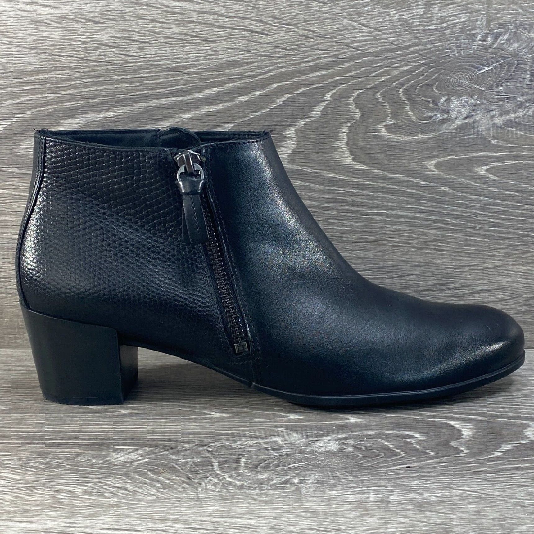 Ecco ECCO Boots Women's Black Leather Danish Design Ankle Booties Side Zip 9 EU 40 UK 7 US 9 Size US 7 / IT 37 - 2 Thumbnail