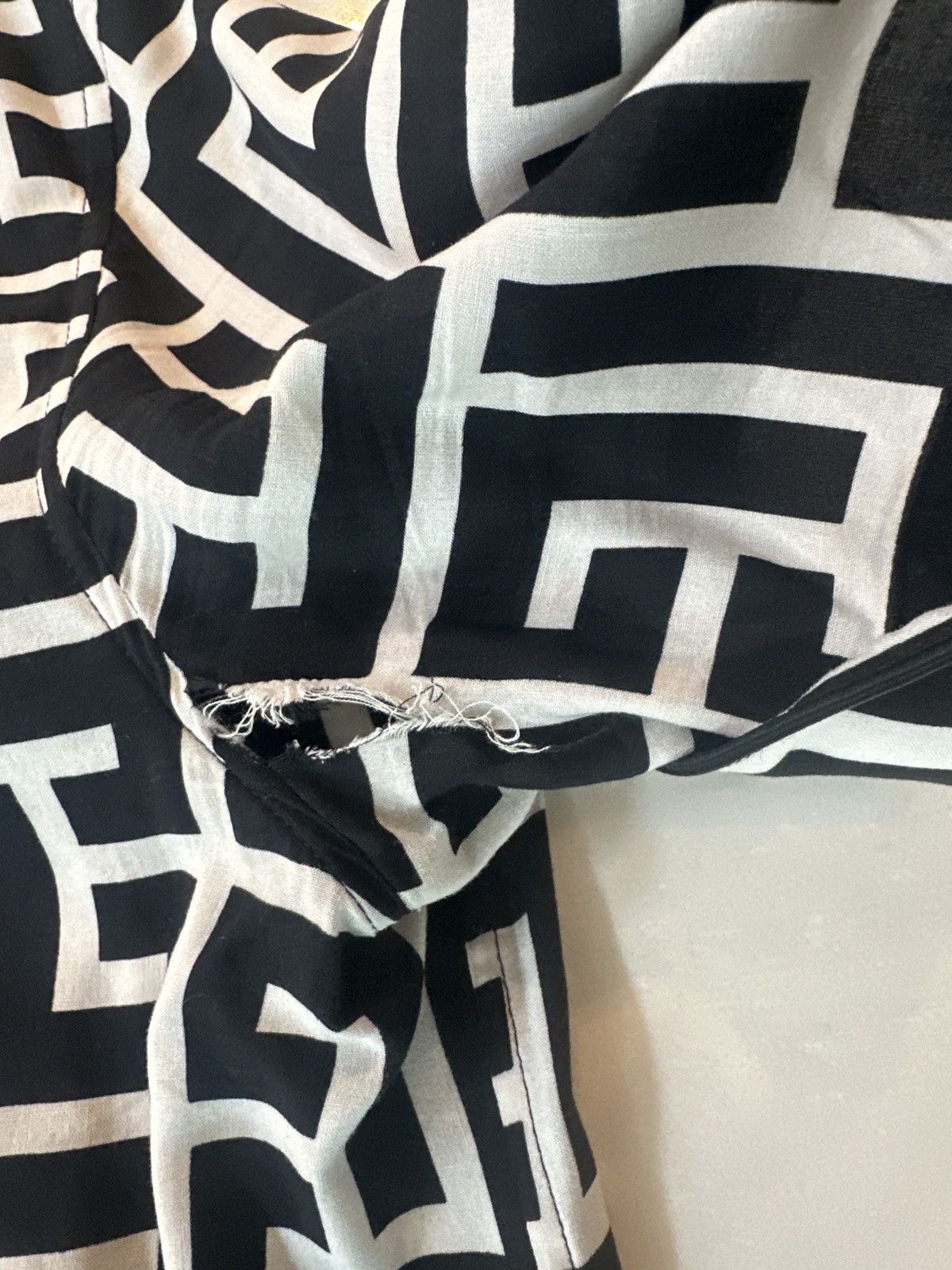 Balmain Balmain button up. Small tear Size US S / EU 44-46 / 1 - 3 Thumbnail
