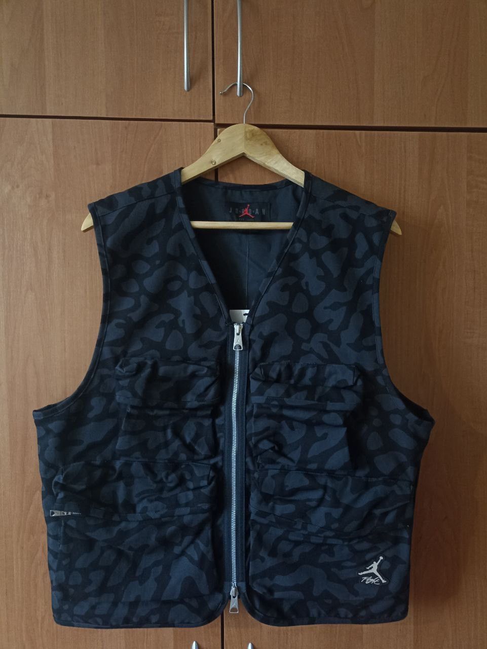 Jordan Brand × Nike Vest Jordan essentials Size US M / EU 48-50 / 2 - 1 Thumbnail