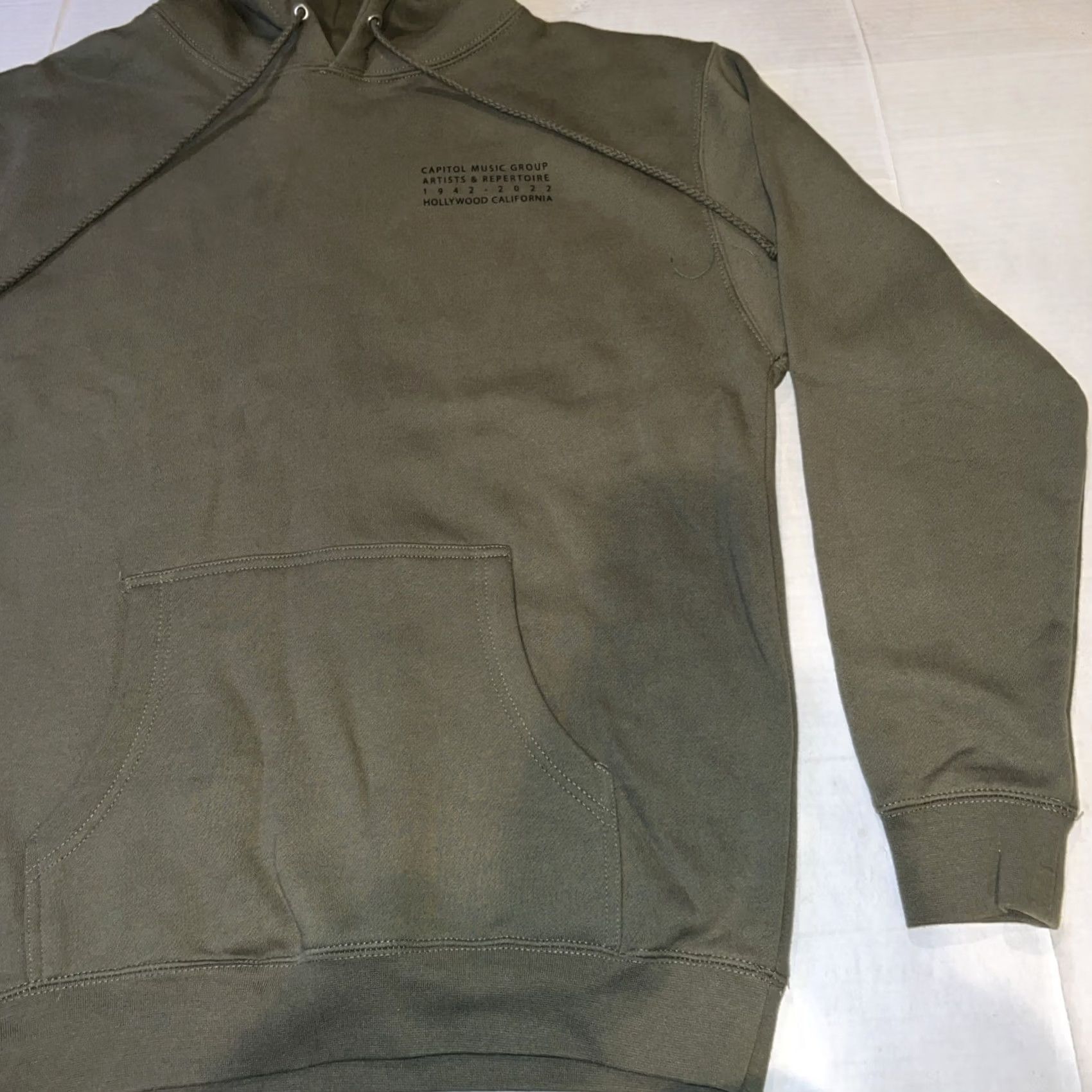 Vintage Rare Capitol Records Artists & Repertoire Sweatshirt Hoodie M Green Logo 1942-2022 Cap Records Music Mens Pullover Crew Neck All Seasons Size US M / EU 48-50 / 2 - 5 Thumbnail