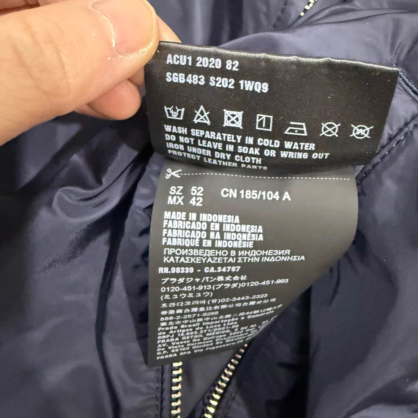 Prada Prada recycled nylon triangle logo 2-sided 52 99new jkt Size US L / EU 52-54 / 3 - 5 Thumbnail