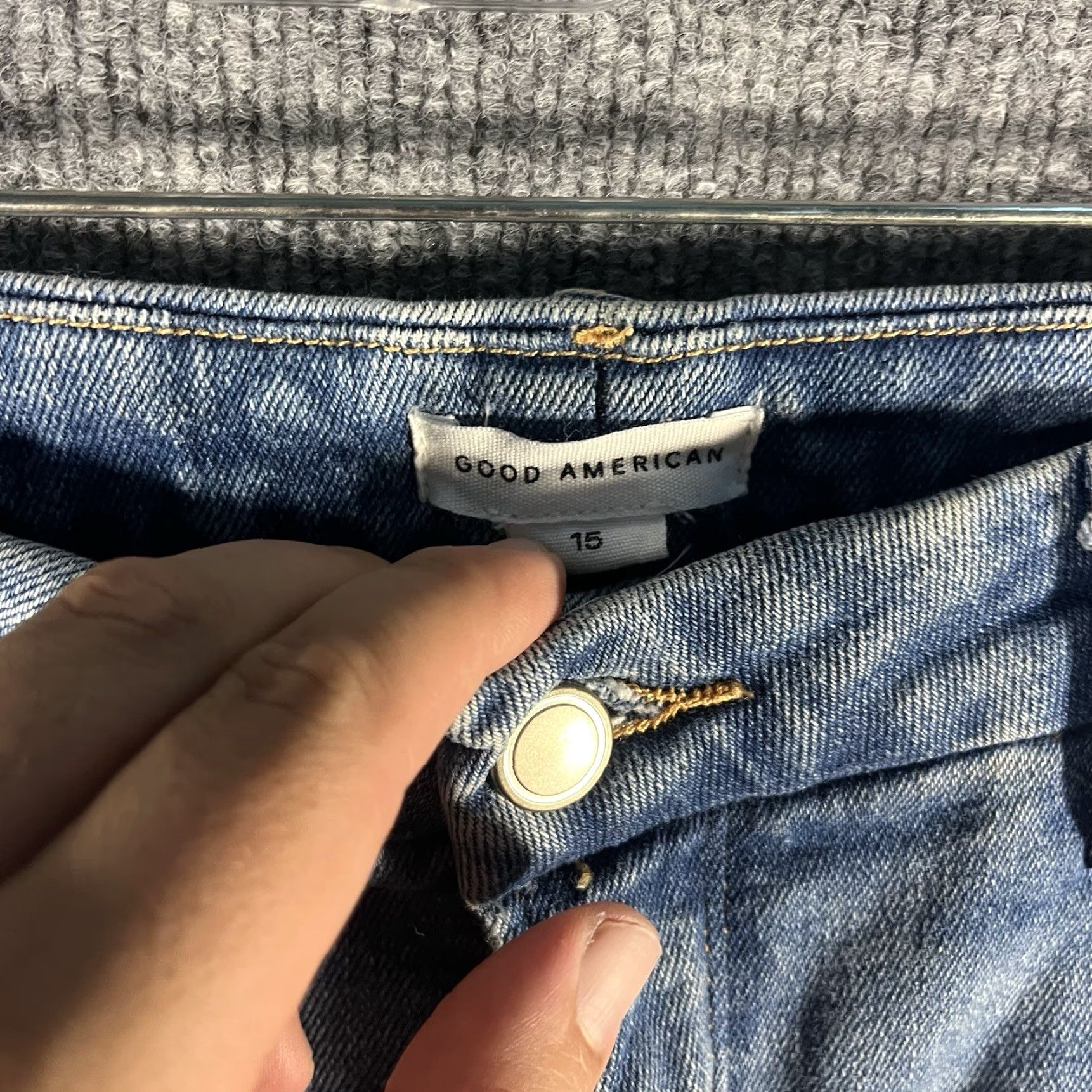 Good American Good American Jeans Women 15 Slim Distressed Straight Denim Blue 27in Inseam Size 15 Regular Womens Jeans BLUE800 Size 36" / US 14 / IT 50 - 7 Thumbnail