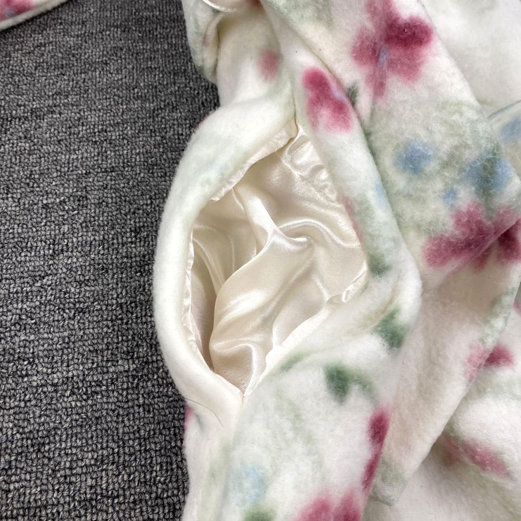 Vintage Erika Taylor Intimates Robe Womens Small White Fleece Floral Belted Lounge Size ONE SIZE - 5 Thumbnail
