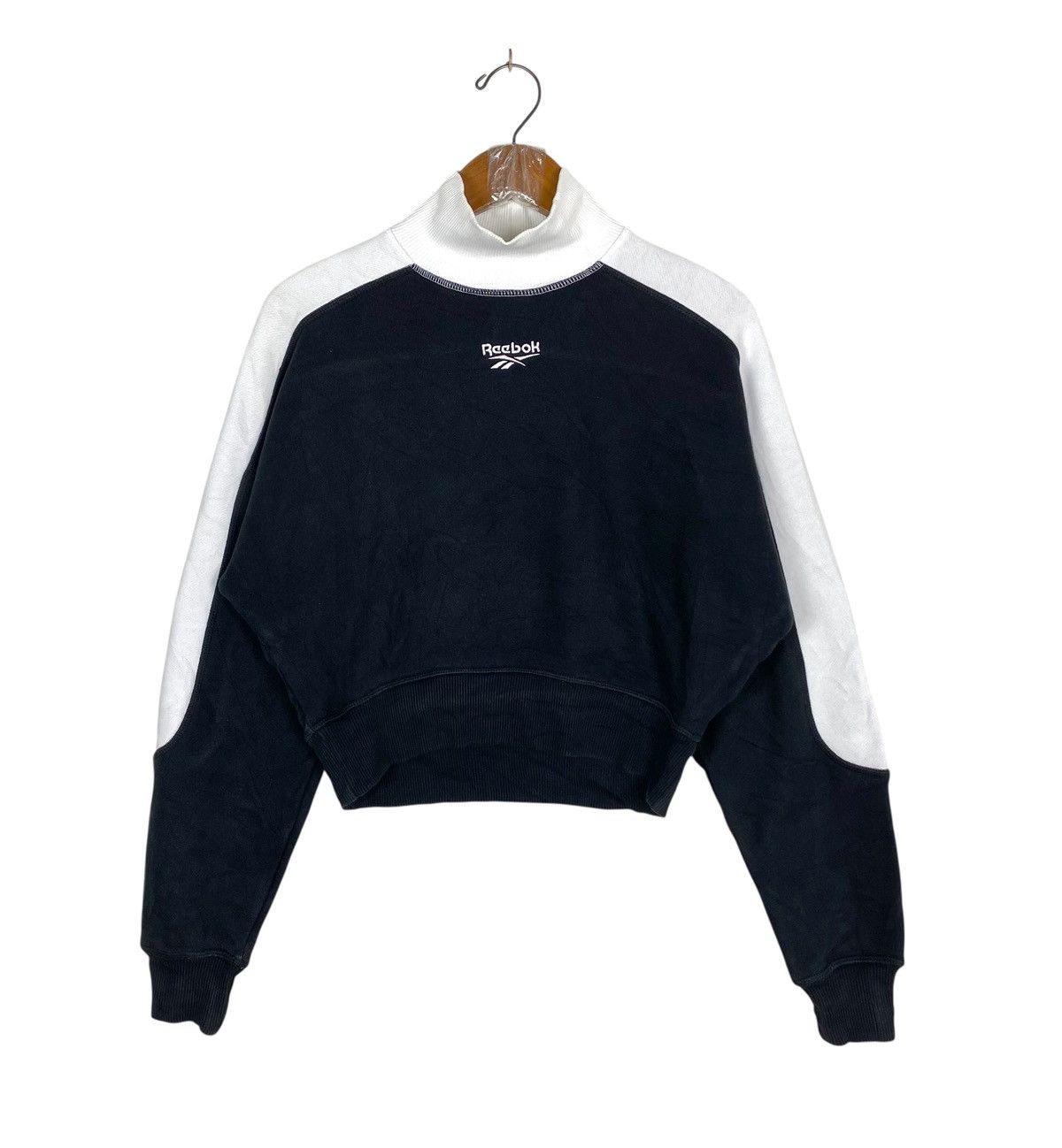 Rare‼️ Reebok Crop Sweatshirt Pullover Small Logo