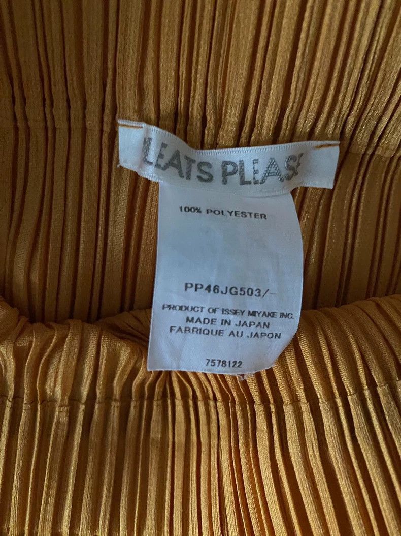 Issey Miyake Issey Miyake size:one size Yellow pleated irregular-shaped Size 22" - 5 Thumbnail