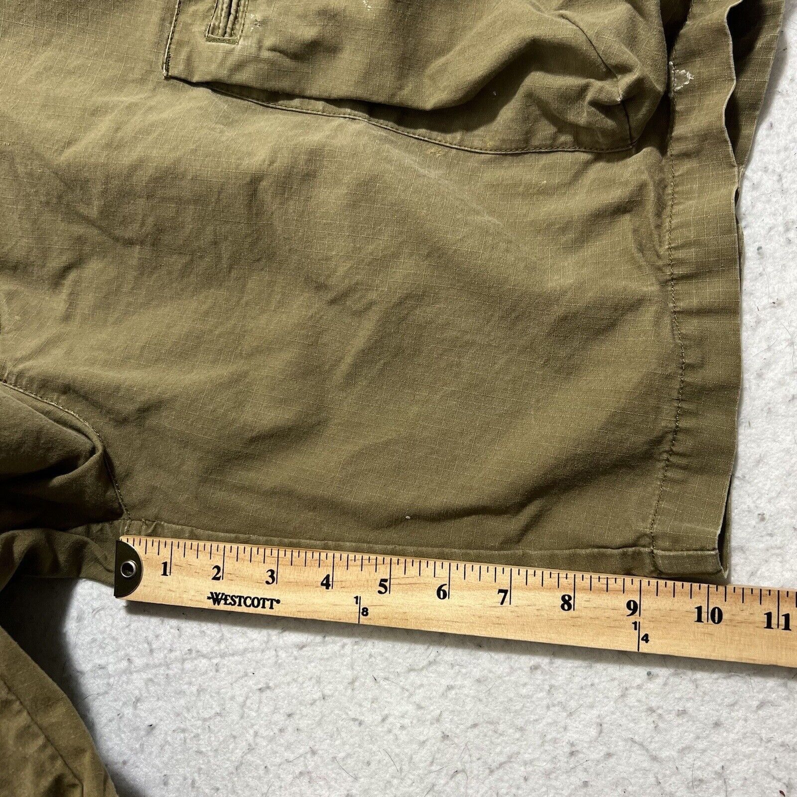 Nike Nike Men's 38 Cargo Pocket 10" Inseam Shorts Olive Green Size US 38 / EU 54 - 12 Thumbnail