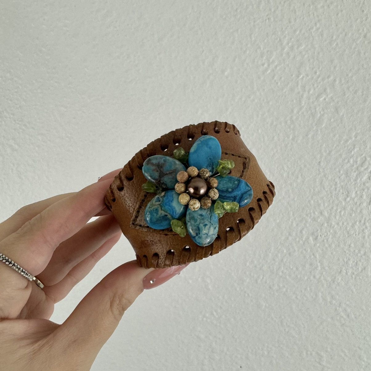 Vintage Vintage Light Brown Leather Turquoise Flower Bracelet Size ONE SIZE - 3 Thumbnail